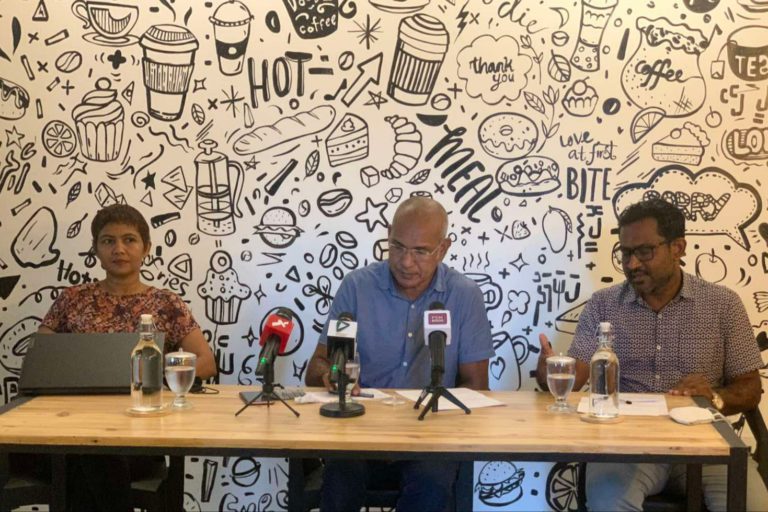 001 AM ރެސްޓޯރެންޓް އެސޯސިއޭޝަނުން މީގެ ކުރިން ބޭސްވި ނޫސްވެރިންގެ ބައްދަލުވުމެއް