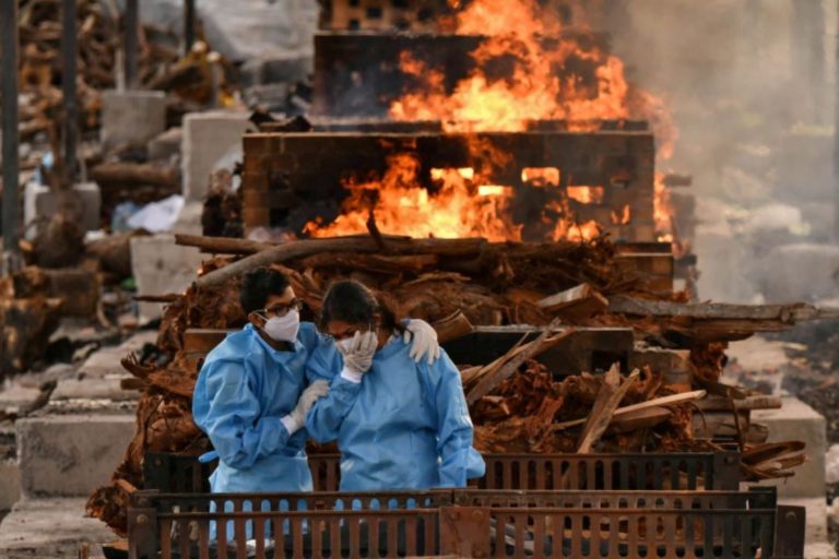 ކޮވިޑުގައި މަރުވި މީހުންތަކެއް އިންޑިއާގައި އަންދަނީ | ހާލަތު އިތުރަށް ގޯސްވެދާނެ ކަމުގެ ބިރު އެބަ އޮތް