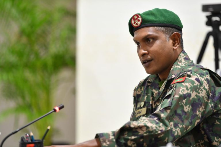 007 ilham ރައީސް ނަޝީދުގެ ބޮޑީގާޑު އިލްހާމް