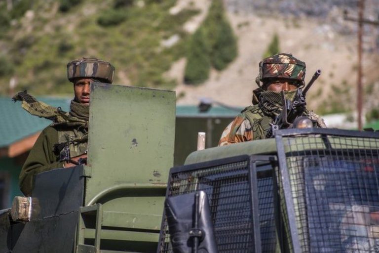 އިންޑިއާ ސިފައިން ޗައިނާ ބޯޑަރު ކައިރިއަށް ދަތުރު ކުރަނީ