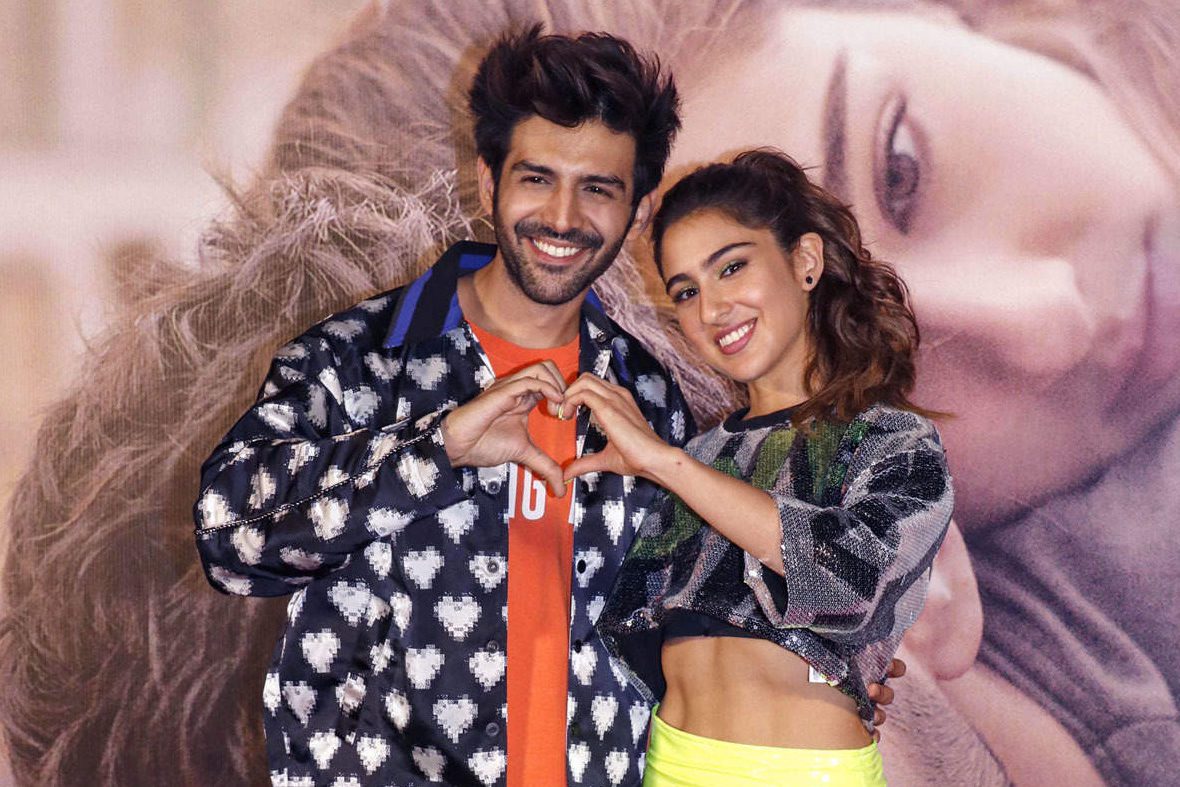 ސާރާ އަދި ކާރްތިކް ލަވް އާޖް ކަލްގެ ޕްރޮމޯޝަންގެ ތެރެއިން