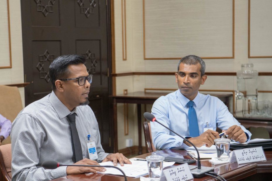 ހުސައިން ނިޔާޒީ އަދި ކުރީގެ އޮޑިޓާ ޖެނެރަލް ހަސަން ޒިޔަތު