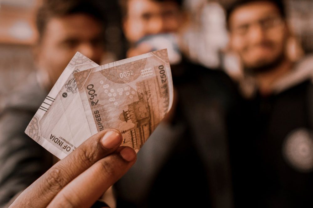 033 india ކޮވިޑްގެ ސަބަބުން އިންޑިއާގެ އިގްތިސޯދަށް ދަނީ ނޭދެވޭ އަސަރުތަކެއް ކުރަމުން