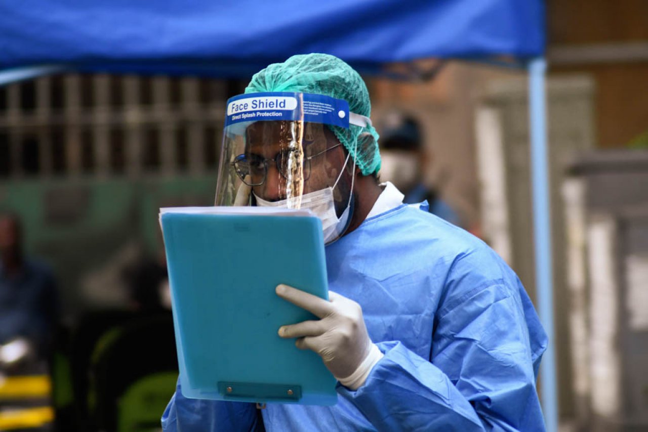 ފްރަންޓްލައިން އޮފިސަރަކު ހަރަކާތްތެރިވަނީ