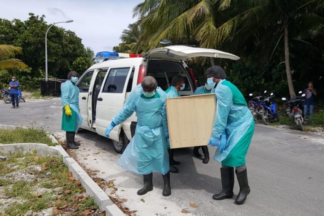 ކޮވިޑުގައި މަރުވި މީހަކު އުފުލަނީ