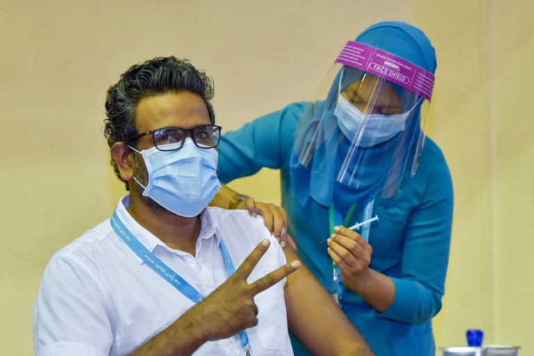 053 vaccine ކޮވިޑު ވެކްސިން ޖަހަނީ