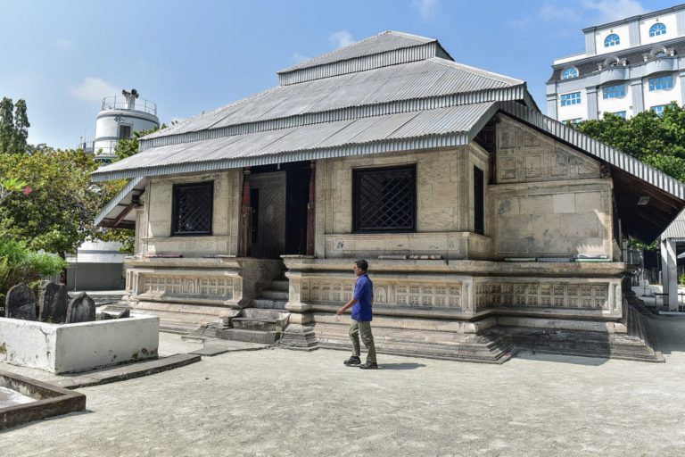 004 hukuru ހުކުރު މިސްކިތް