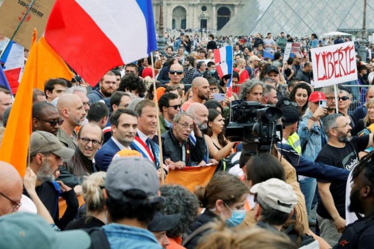 ކޮވިޑް ފިޔަވަޅުތަކާއި ދެކޮޅަށް ފްރާންސްގައި ކުރިއަށް ގެންދިޔަ މުޒާޙަރާ