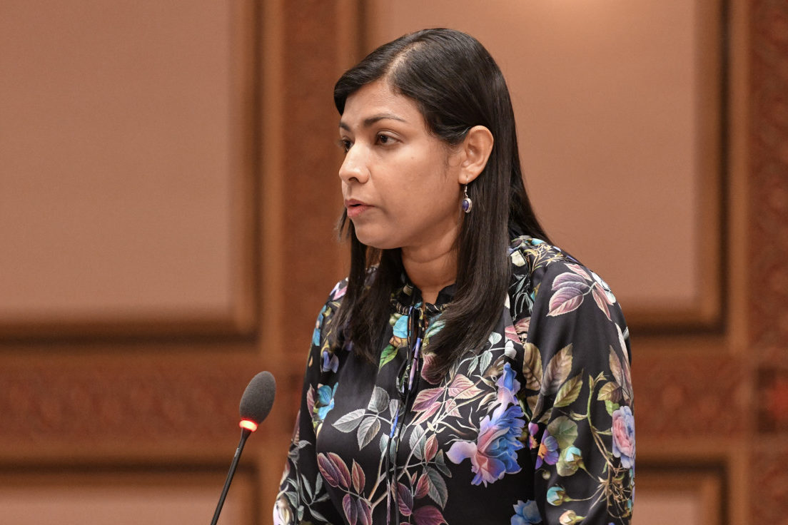 މެމްބަރު ރޮޒައިނާ އާދަމް