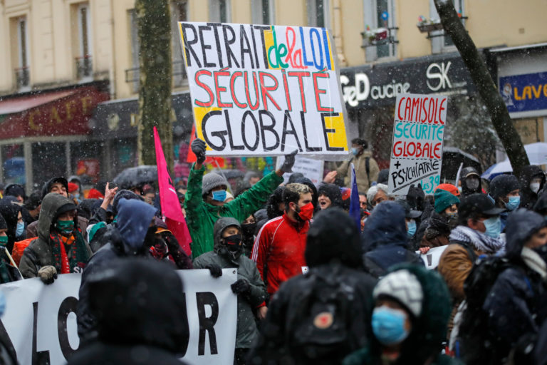 ކޮވިޑް އުސޫލުތަކާއި ދެކޮޅަށް ފްރާންސްގައި މުޒާހަރާ ކުރަނީ