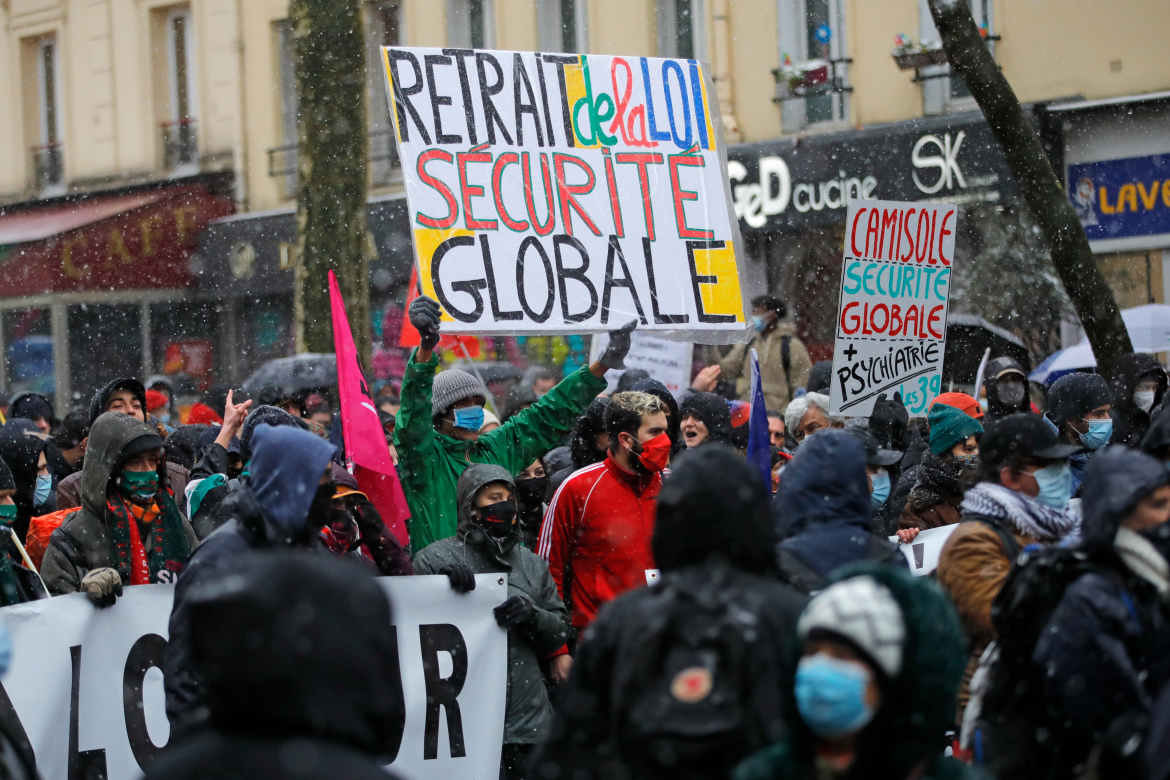 France Protests ކޮވިޑް އުސޫލުތަކާއި ދެކޮޅަށް ފްރާންސްގައި މުޒާހަރާ ކުރަނީ