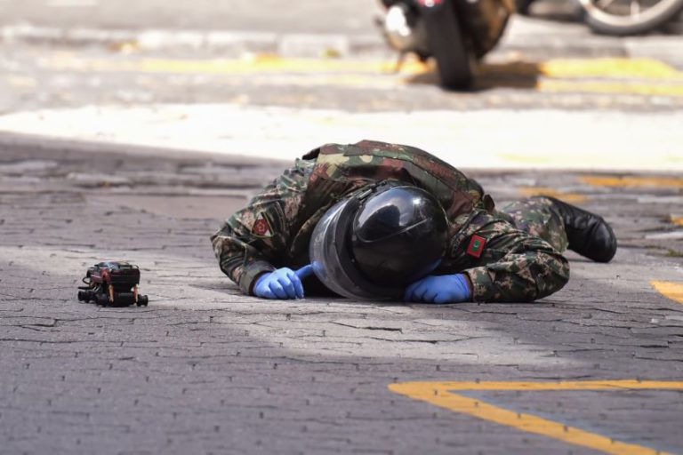 ސުޕްރީމް ކޯޓު ކައިރިން ފެނުނު ކާރެއް ސިފައިންގެ ބެލުމުގެ ދަށަށް ގެންގޮސްފި | ފޮޓޯ: ސޯޝަލްމީޑިއާ