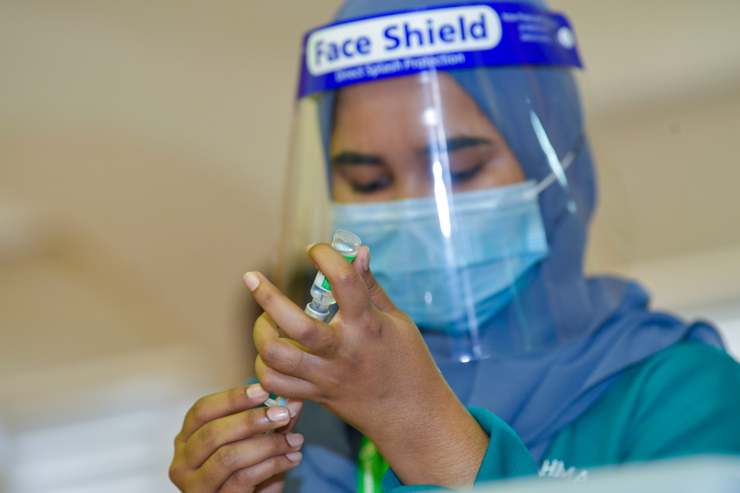 ކޮވިޝީލްޑް ވެކްސިން ޖަހަނީ