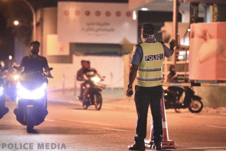 078 curfew ކާފިއު ވަގުތުގައި ފުލުހުން ހަރަކާތްތެރިވަނީ