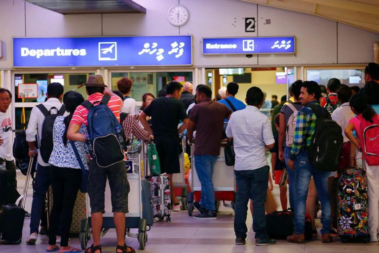 093 via ވީއައިއޭގައި މީހުންތަކެއް ފުރަން ގޮސް