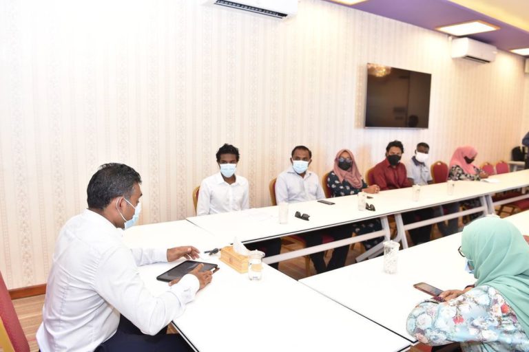 ނައިބު ރައީސް ފައިސަލް ނަސީމް ގުރައިދޫ ކައުންސިލާއި ބައްދަލު ކުރައްވަނީ