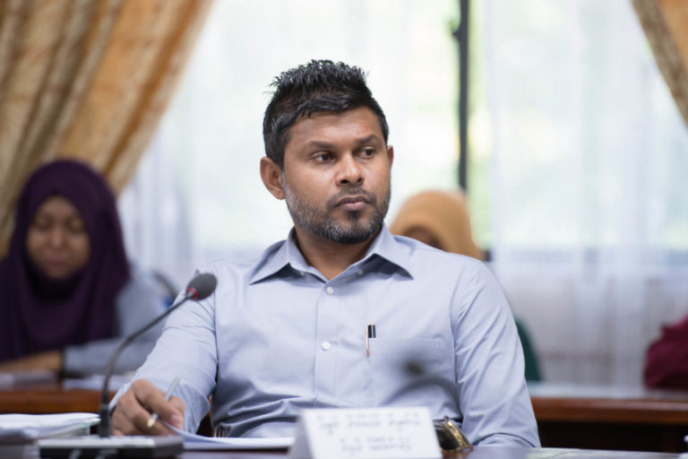 007 sembe މެމްބަރު ހުސައިން މުހައްމަދު ލަތީފު (ސެމްބެ)