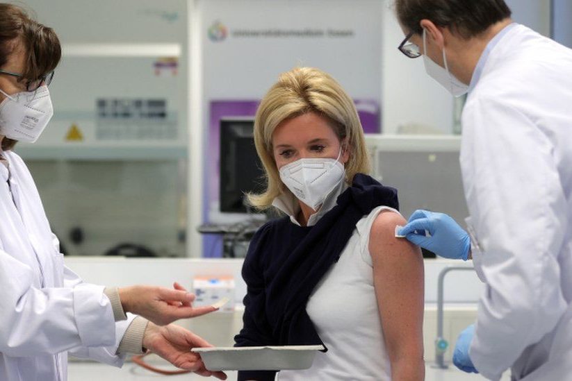 ޖަރުމަނުގައި ކޮވިޑު ވެކްސިންގެ ތިންވަނަ ޑޯޒެއް ޖަހަނީ