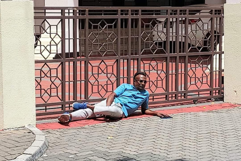 މަޖިލިސް އިދާރާ ބޭރުގައި ޖާބިރު މުޒާހަރާ ކުރައްވަނީ