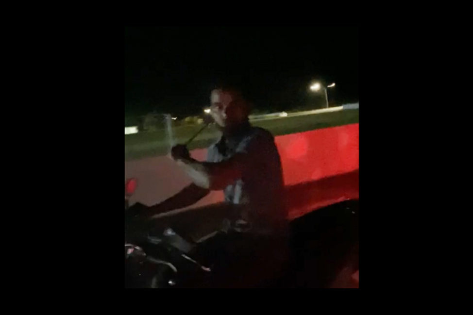 މަސްއޫދަށް ހަމަލާދޭ މަންޒަރު ފެންނަ ވީޑިއޯގެ ސްކްރީން ޝޮޓެއް