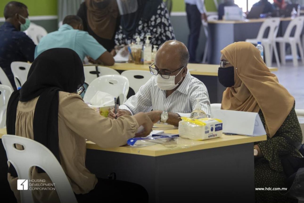 ހިޔާ ފްލެޓުވެރިން އެއްބަސްވުމުގައި ސޮއިކުރަނީ