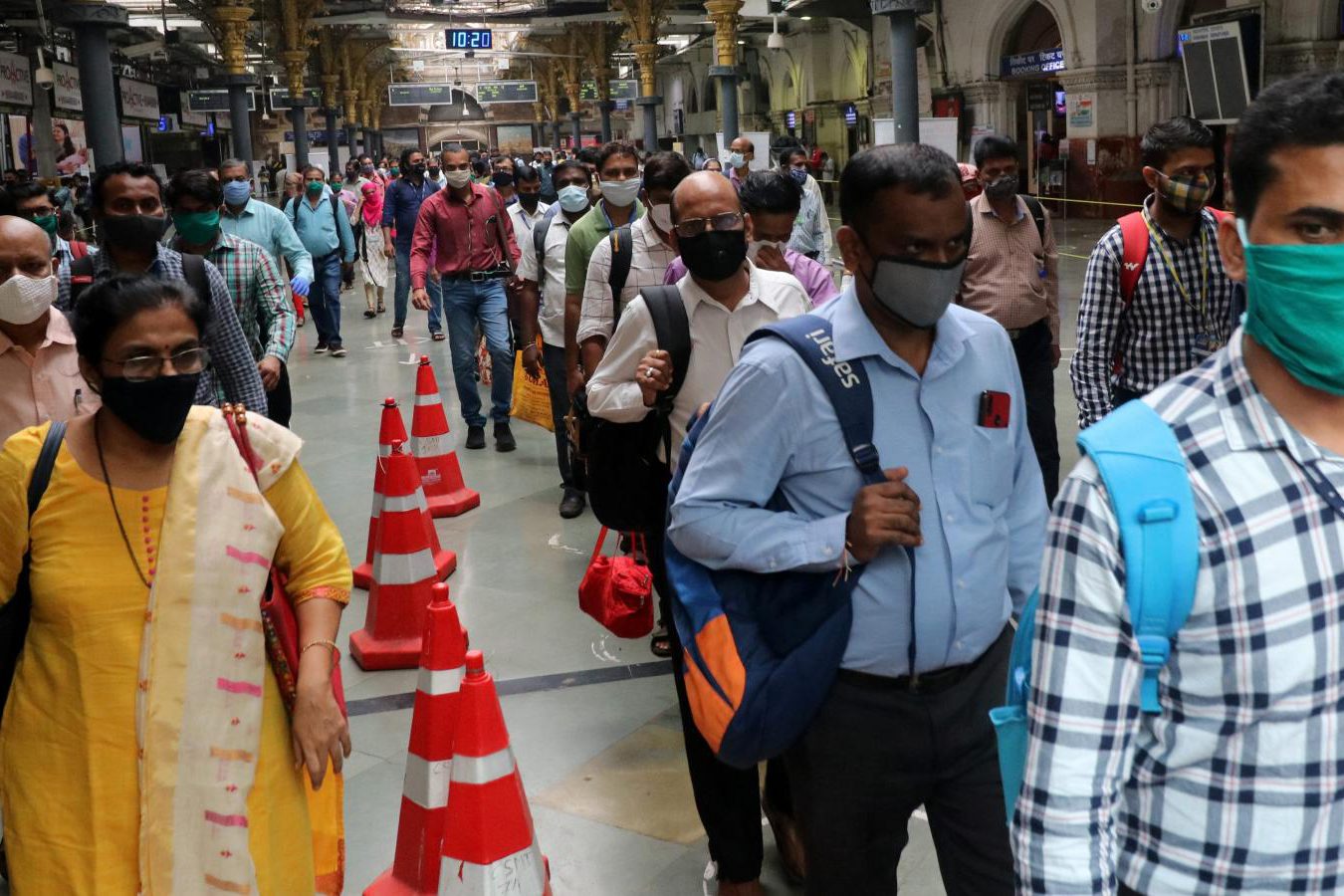2020-09-22T080828Z_1758444582_RC2K3J92GD8W_RTRMADP_3_HEALTH-CORONAVIRUS-INDIA-CASES-1-e1601296686333