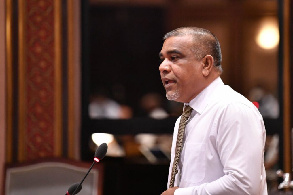 004 dhon މެމްބަރު އަހުމަދު ހަލީމް (ދޮންބިލެއް)