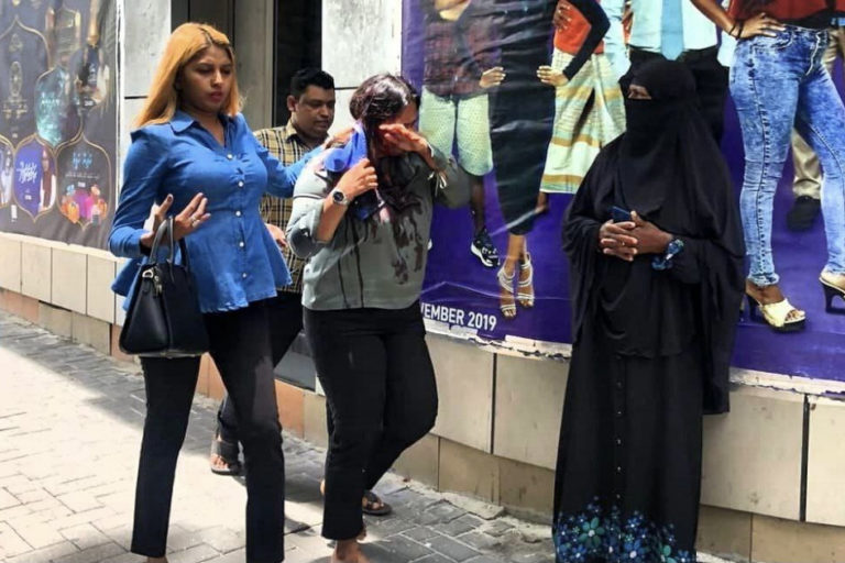 005 mdp މީކާއީލްގެ މަންމައަށް އަނިޔާވެގެން ގެންދަނީ | ފޮޓޯ: ސޯޝަލް މީޑިއާ