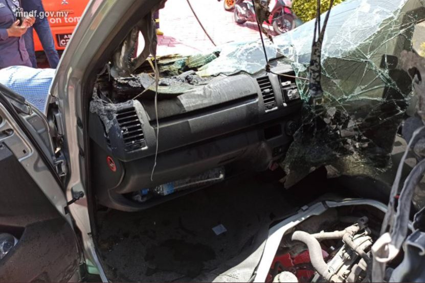 ދަރުބާރުގެ ކައިރީގައި އަލިފާން ރޯވި ވޭނު