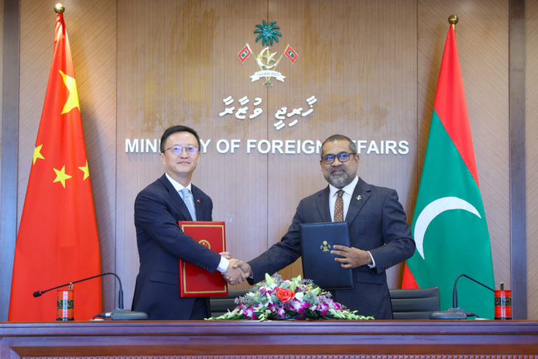 large_176665476935ylKk